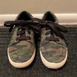 Children’s Place Cameo Sneaker Size 11k